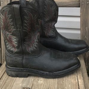Men’s steel toed ariat boots *never worn*